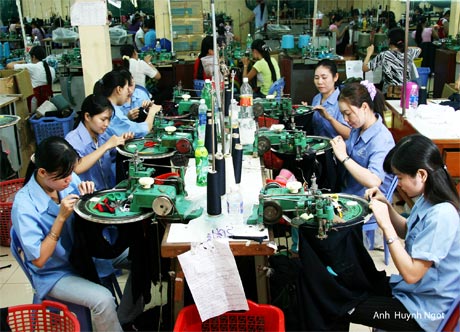 Phụ nữ ngày càng nâng cao vai trò trong xã hội.