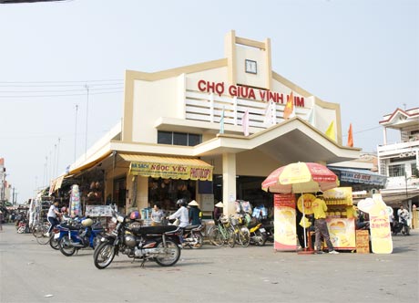 Chợ Giữa - Vĩnh Kim. 