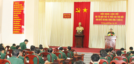 Đại tá Nguyễn Khắc Trung – Chính ủy  Bộ CHQS tỉnh phát biểu khai mạc Hội nghị.
