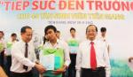 Trao học bổng “Tiếp sức đến trường” cho 40 tân sinh viên