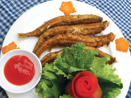 Lạ miệng cá khoai “áo” bột, chiên vàng.