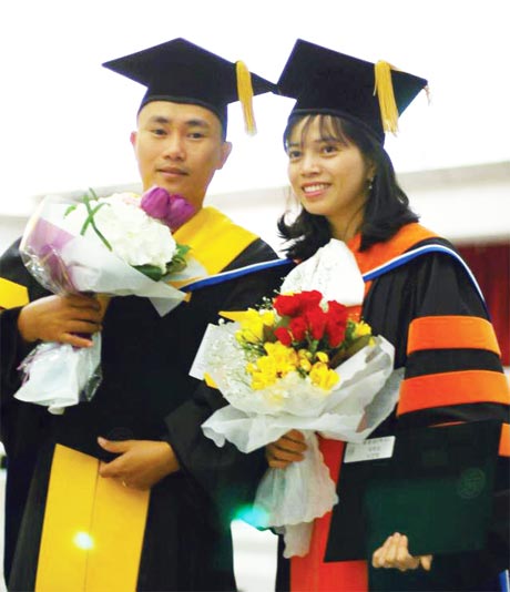 Cô Ngọc Thanh cùng  chồng.                           