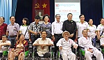 Trao 63 xe lăn cho người khuyết tật nghèo