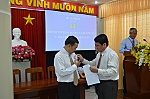 Sở Tư pháp: Trao quyết định bổ nhiệm Thừa phát lại, thẻ công chứng viên