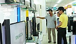 Cuối năm hàng hóa giảm giá để 