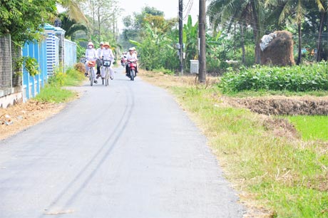 Giao thông thông thoáng góp phần quan trọng trong việc cải thiện bộ mặt nông thôn huyện Gò Công Tây.