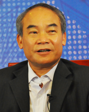  Thứ trưởng Nguyễn Vinh Hiển Thứ trưởng Nguyễn Vinh Hiển Có nhiều cách để nắm được thực tế dạy thêm - học thêm. Việc điều tra xã hội là một cách để làm việc đó. Ngoài ra có thể thông qua công tác quản lý, những báo cáo, kiểm tra, thanh tra, kể cả những kỳ giám sát của các cơ quan Nhà nước.