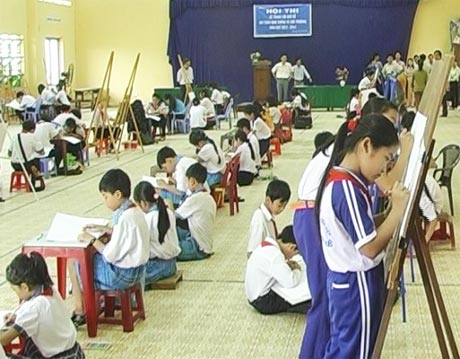 Quang cảnh của hội thi vẽ tranh.