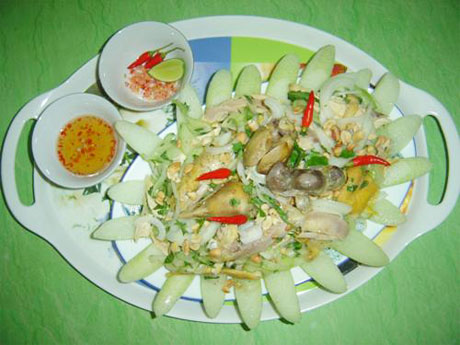 Gỏi gà trộn môn ngọt.