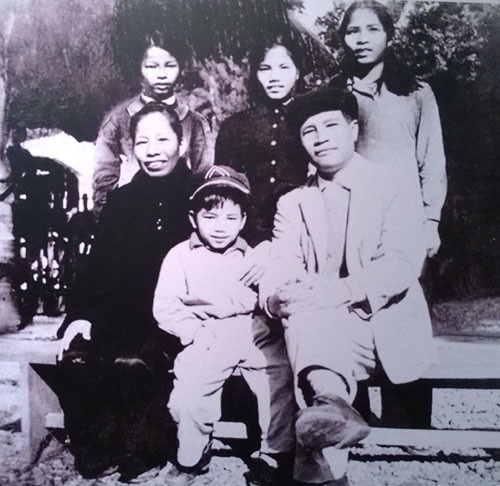 Gia đình Đại tướng Nguyễn Chí Thanh tại số nhà 34 Lý Nam Đế.