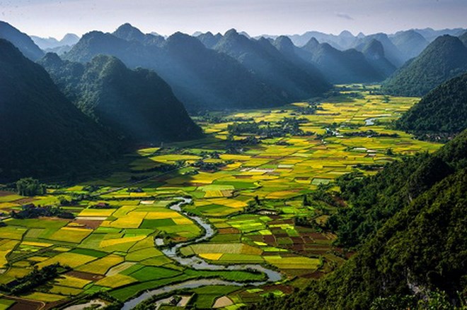 Tác phẩm 'Những thửa ruộng ở thung lũng Bắc Sơn' của Hoàng Hải Thịnh lọt vào chung kết của Giải ảnh Smithsonian Magazine Photography Contest.