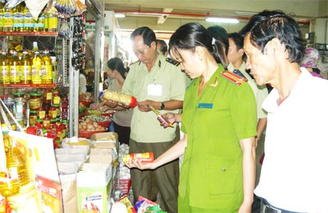 Các ngành chức năng sẽ tăng cường kiểm tra hàng hóa, nhất là thực phẩm trong dịp Tết để đảm bảo VSATTP.