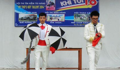 Tiết mục ảo thuật của Trường THPT Tư thục Ấp Bắc.