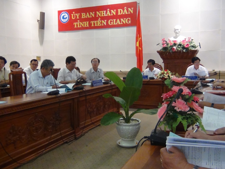 Tại đầu cầu Tiền Giang. 