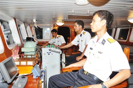 Ca trực trên tàu HQ 953.