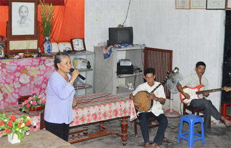 Những buổi sinh hoạt đờn ca tài tử vẫn thường xuyên được tổ chức tại ấp Mỹ An, xã Nhị Mỹ, huyện Cai Lậy. Ảnh: Vân Anh