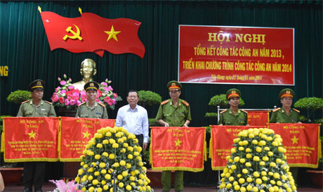Ngày 21-1, Ban Giám đốc Công an tỉnh tổ chức Hội nghị tổng kết công tác năm 2013 và triển khai chương trình công tác năm 2014.