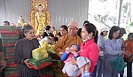 Tịnh xá Trung Tâm tặng quà cho trẻ khuyết tật và người mù