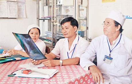 Làm theo Bác, đội ngũ y, bác sĩ Bệnh viện Lao & Bệnh phổi luôn nỗ lực hoàn thành nhiệm vụ.