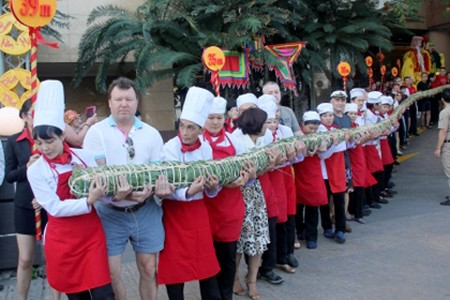 Chiếc bánh tét dài 39m.