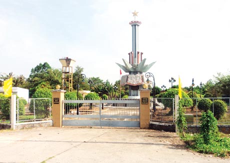 Tượng đài Khu di tích Chiến thắng Ngã Sáu Bằng Lăng.