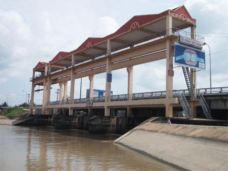 Cống Bảo Định - cống ngăn mặn quan trọng của Dự án Bảo Định.