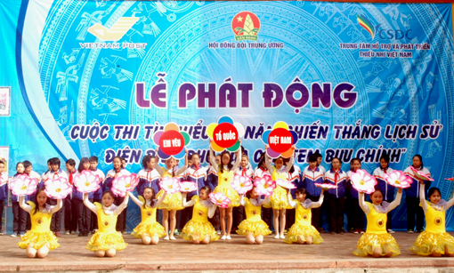 Tiết mục văn nghệ chào mừng Lễ phát động cuộc tìm hiểu 