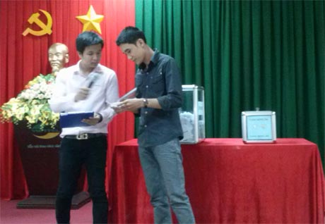 Tiến hành bốc thăm trúng thưởng Chương trình “Hái lộc đầu năm”.