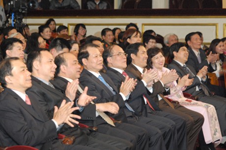 Các đại biểu tham dự lễ trao giải cuộc thi viết về Nông nghiệp, nông dân, nông thôn năm 2013 với chủ đề “Xây dựng nông thôn mới” - Ảnh: VGP/Thành Chung