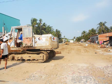 Đường Lê Văn Phẩm nối dài đang thi công đoạn đầu đường Nguyễn Thị Thập.