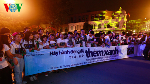 Thông điệp của Giờ Trái đất 2014 là “Hãy hành động để trái đất thêm xanh”.