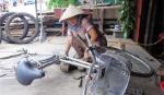 Cô Võ Thị Ngọc Phước: 36 năm bền bĩ với nghề sửa xe