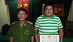 Khen thưởng đột xuất 2 cá nhân dũng cảm bắt cướp