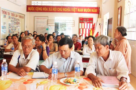 Buổi sinh hoạt tuyên truyền bình đẳng giới tại khu phố 5, phường 1.