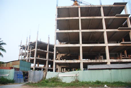 Dự án nhà ở cho người có thu nhập thấp duy nhất trên địa bàn tỉnh (tại khu phố 7, phường 3, TP. Mỹ Tho) sau gần 5 năm xây dựng vẫn còn dang dở.