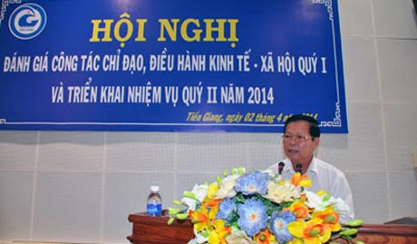 Ông Nguyễn Văn Khang, Chủ tịch UBND tỉnh chỉ đạo tại Hội nghị.