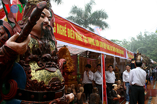 Triển lãm các làng nghề, phố nghề trưng bày các sản phẩm tinh hoa truyền thống.