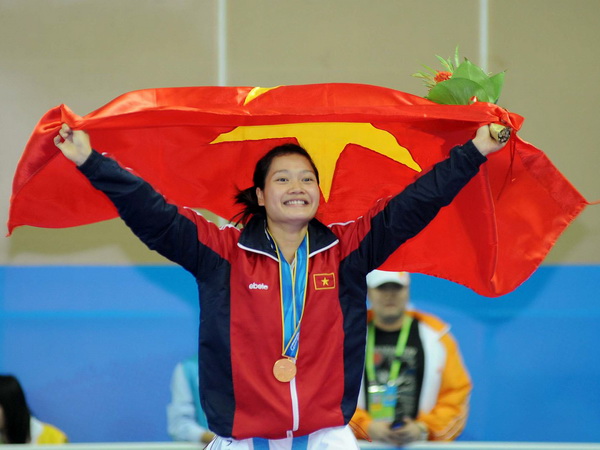 Võ sỹ karatedo Lê Bích Phương giành huy chương Vàng tại ASIAD 16. (Ảnh: Quốc Khánh/TTXVN)