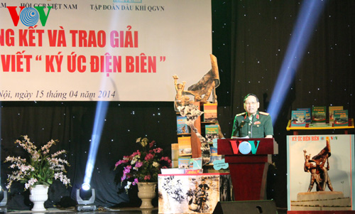  Trung tướng Phùng Khắc Đăng, Phó Chủ tịch Trung ương Hội Cựu Chiến binh Việt Nam tổng kết cuộc thi viết Ký ức Điện Biên 