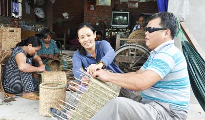 Việc làm là yếu tố quyết định trong việc nâng cao đời sống của người khuyết tật.                                                                                                                                     Ảnh: Hạnh Nga