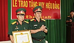 Trao Huy hiệu Đảng đợt 19-5