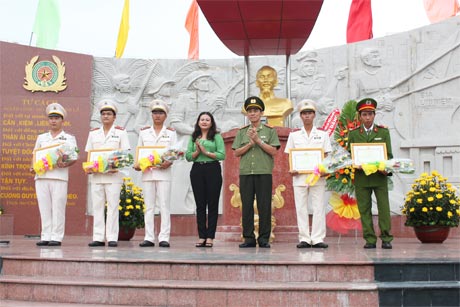 Tuyên dương 5 cán bộ Đoàn, đoàn viên, thanh niên tiêu biểu.