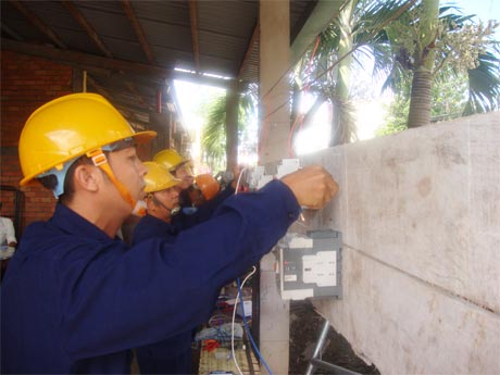 Công ty TNHH MTV Công trình đô thị Mỹ Tho tổ chức  thi tay nghề cho CB-CNV nhằm nâng cao chất lượng thi công các hạng mục, công trình.