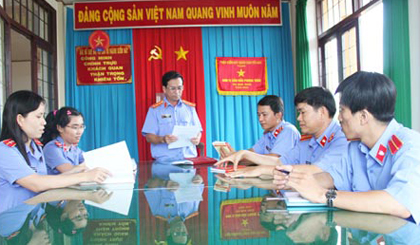 Cán bộ VKS huyện phấn đấu xứng đáng với lời dạy của Bác: Công minh, chính trực, khách quan, thận trọng, khiêm tốn.