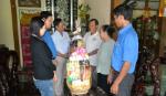 Báo Ấp Bắc thăm, tặng quà gia đình Thương binh - Liệt sĩ