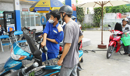 lần thứ 2 liên tiếp giá xăng dầu được phép tăng trong 10 ngày qua.