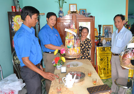 Tặng quà gia 