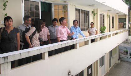 Đoàn công tác khảo sát Dự án phát triển mô hình chăm sóc mắt toàn diện do Quỹ Fred Hollows tài trợ tại Bệnh viện Mắt Tiền Giang.