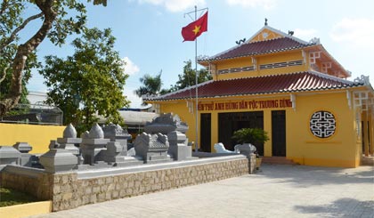 Khu mộ AHDT Trương Định tại TX. Gò Công vừa được chỉnh trang.