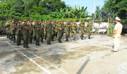 Tập huấn Điều  lệnh Công an xã năm 2014.